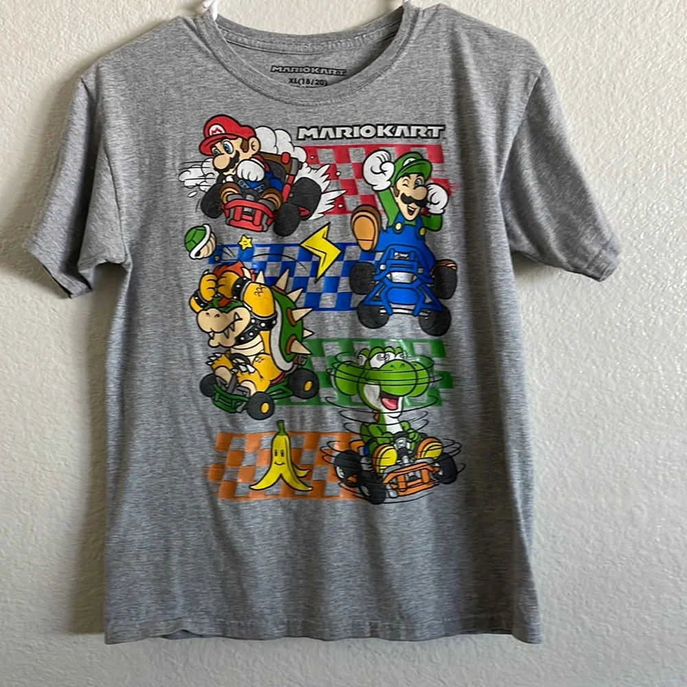 🏁Gently used Mariokart race car T-shirt (Boys) XL🏁 - Picture 1 of 4